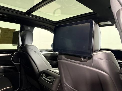 Certified 2026 Cadillac Escalade Luxury AWD/4WD image 30