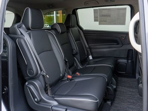 New 2026 Honda Odyssey Touring image 15