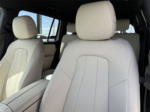 Used 2025 Mercedes-Benz GLB 250 4MATIC image 10