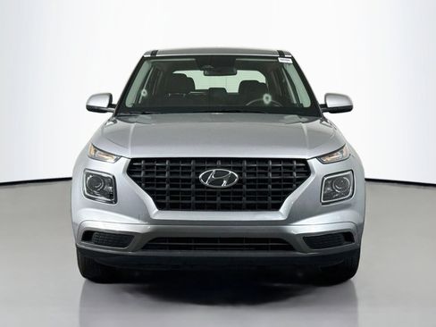 Used 2026 Hyundai Venue SE FWD image 3