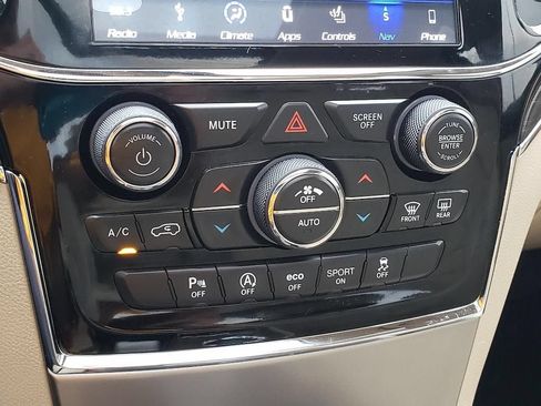 Used 2019 Jeep Grand Cherokee Limited w/ Luxury Group II AWD/4WD image 28