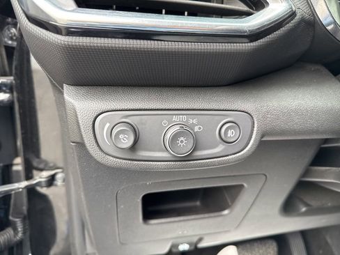 Used 2023 Chevrolet TrailBlazer LT w/ Convenience Package image 17