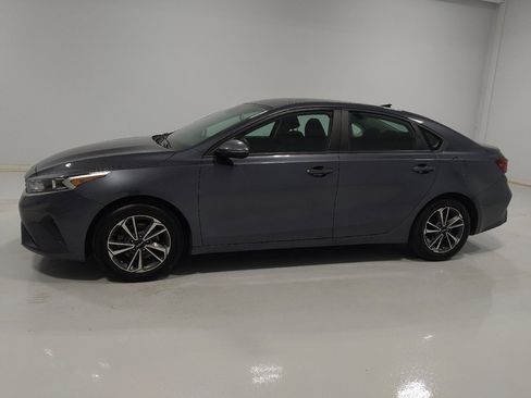 Used 2023 Kia Forte LXS w/ LXS Technology Package FWD image 2