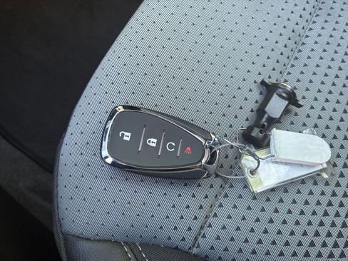 Used 2025 Chevrolet Trax LT w/ LT Convenience Package image 23