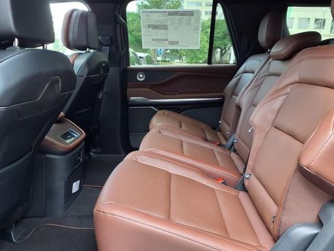 New 2026 Lincoln Navigator L Reserve AWD/4WD image 8
