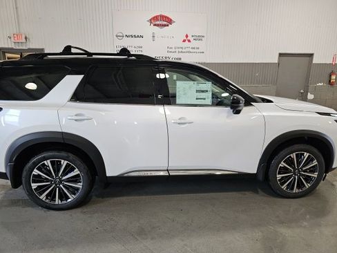 New 2026 Nissan Pathfinder Platinum AWD/4WD image 2