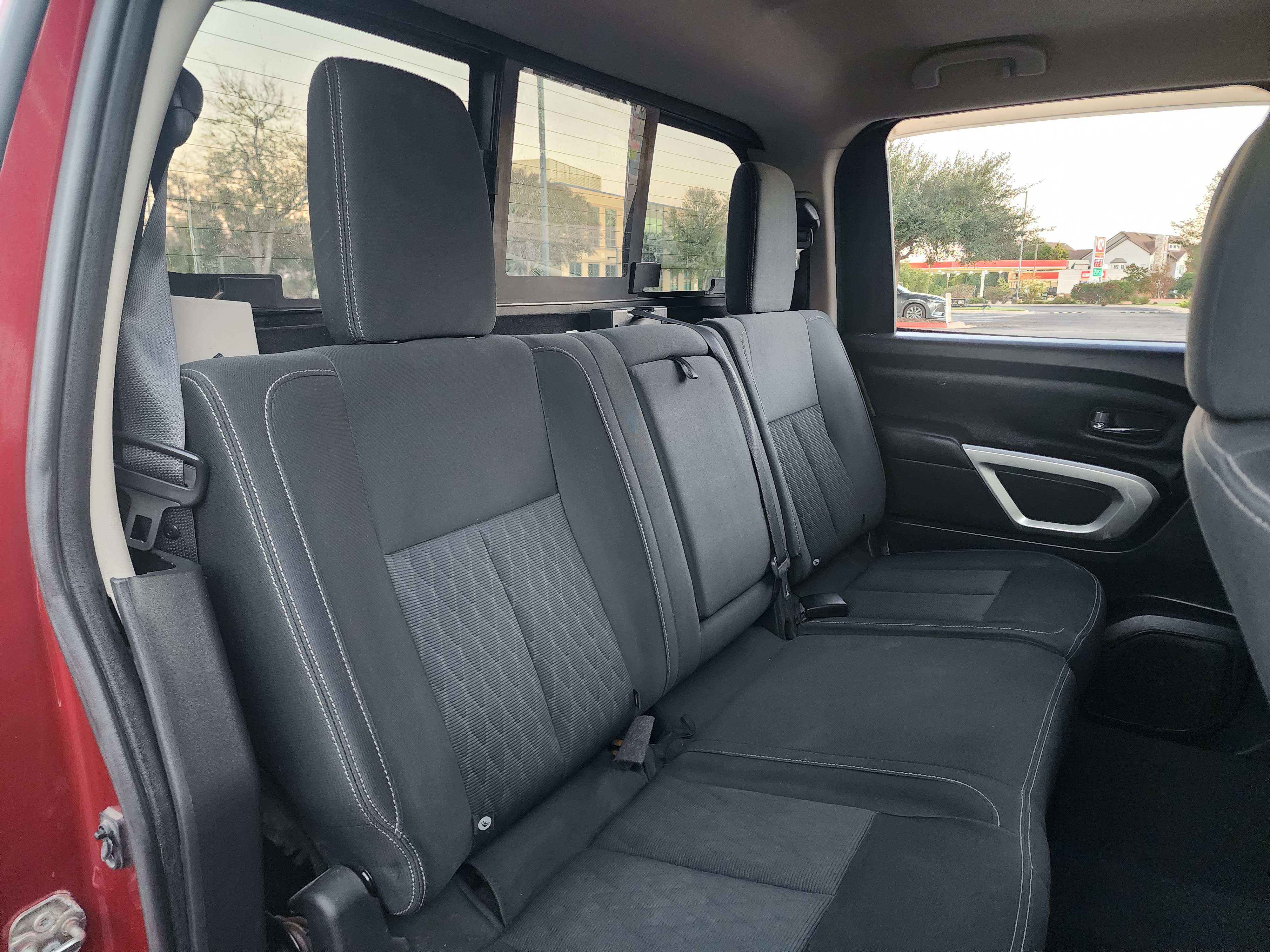 Used 2018 Nissan Titan SV w/ SV Convenience Package AWD/4WD image 16