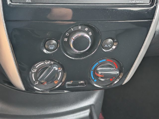 Used 2015 Nissan Versa Note SV FWD image 23