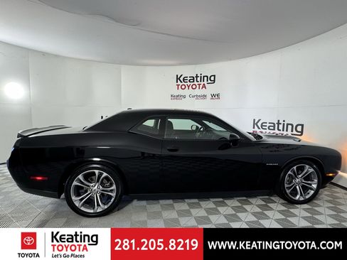 Used 2021 Dodge Challenger R/T image 3