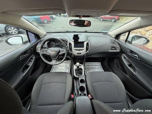 Used 2017 Chevrolet Cruze LS FWD image 20