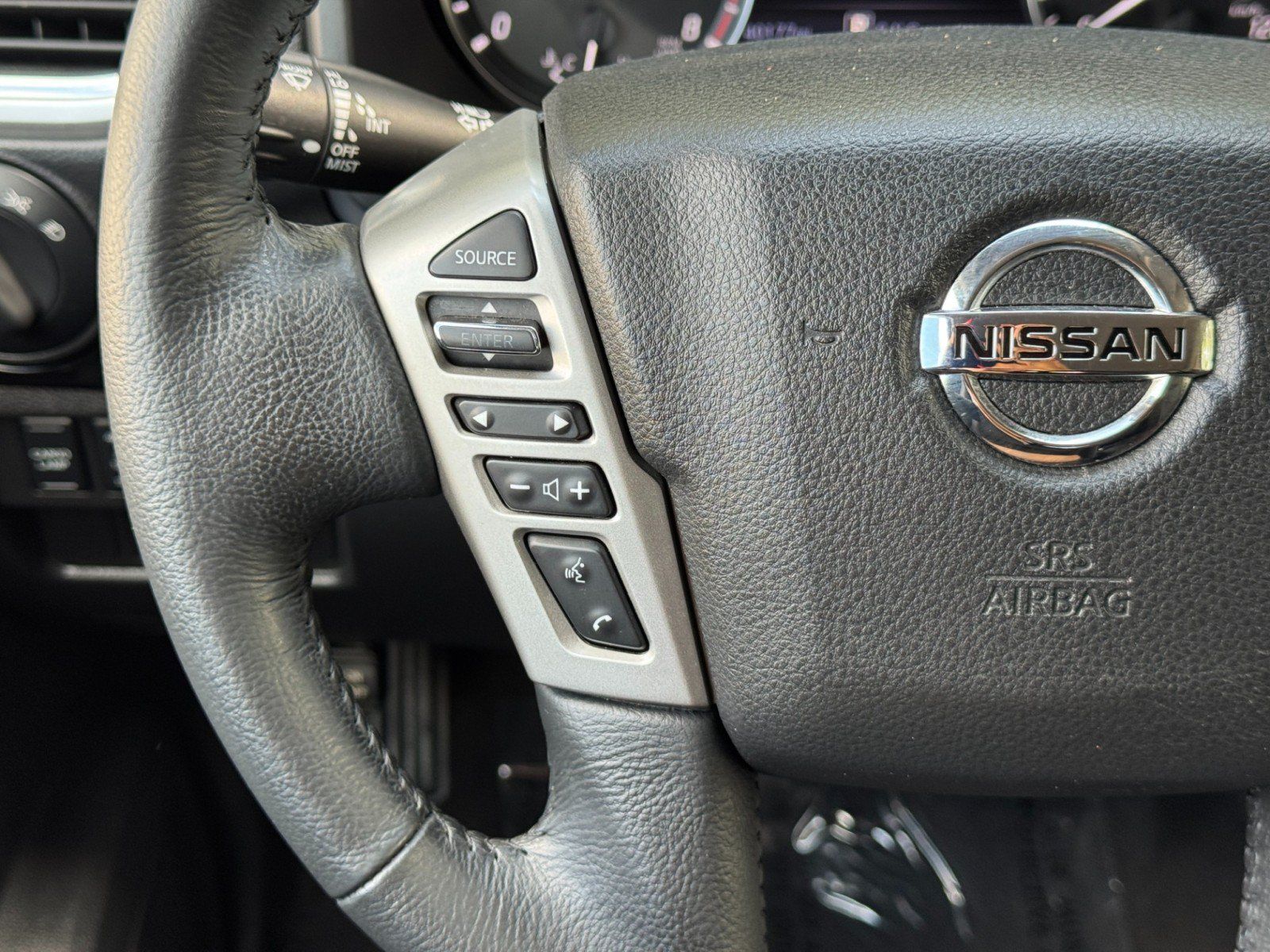 Used 2021 Nissan Titan SV w/ SV Convenience Package RWD image 18