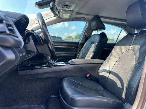 Used 2019 Toyota Camry XSE FWD image 9