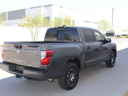 Used 2022 Nissan Titan SV AWD/4WD image 5