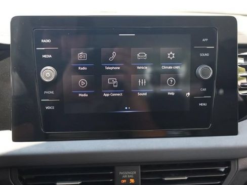New 2026 Volkswagen Jetta SE FWD image 10
