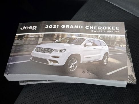 Used 2021 Jeep Grand Cherokee Laredo X AWD/4WD image 26