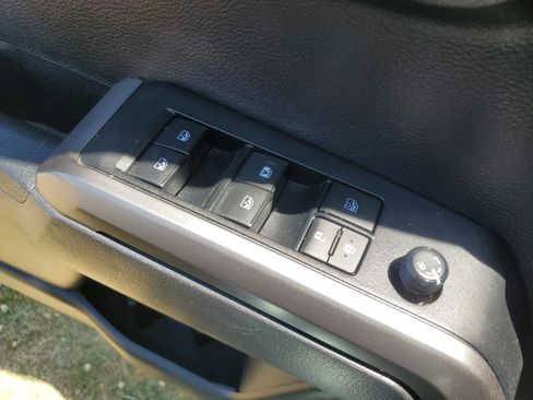 Used 2022 Toyota Tacoma SR5 w/ Technology Package RWD image 30