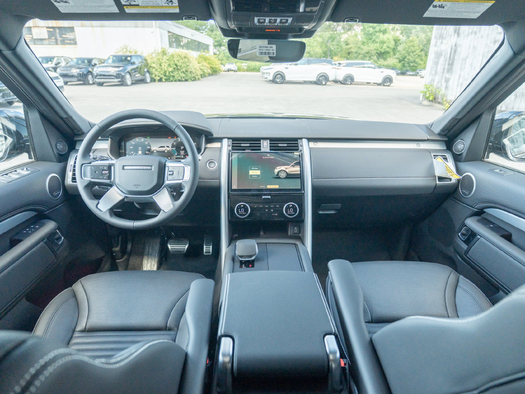 New 2026 Land Rover Discovery Limited Edition AWD/4WD image 16