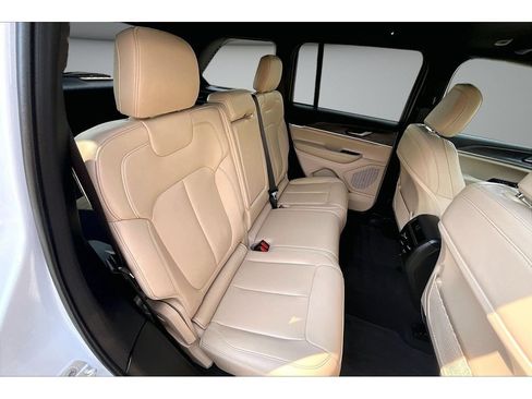 Certified 2025 Jeep Grand Cherokee Limited RWD image 41