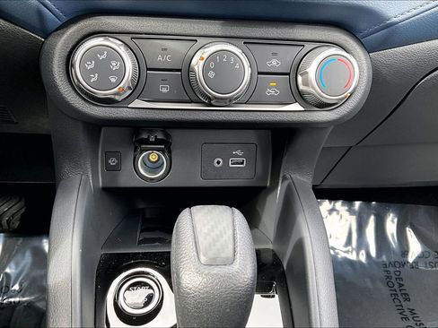 Used 2025 Nissan Versa SV w/ Trunk Package FWD image 8