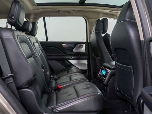 Used 2020 Lincoln Aviator Reserve w/ Equipment Group 202A image 12