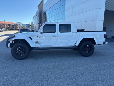 Used 2022 Jeep Gladiator Overland image 2