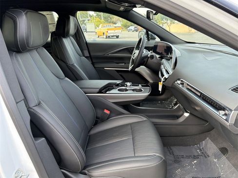 New 2025 Cadillac Lyriq Sport image 33