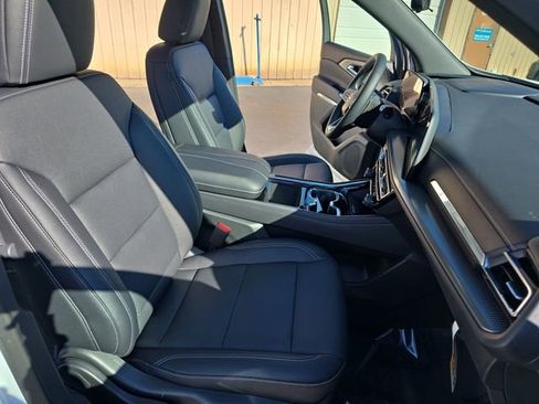 New 2026 Chevrolet Traverse LT w/ Sun and Wheel Package image 11