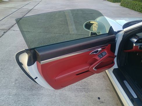 Used 2018 Porsche 911 Targa 4S image 13