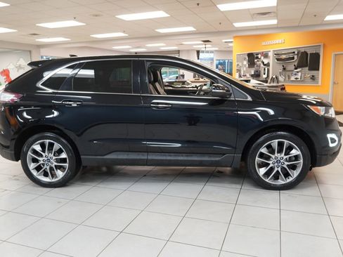 Used 2018 Ford Edge Titanium w/ Equipment Group 301A AWD/4WD image 14