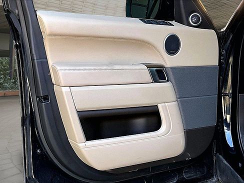 Used 2016 Land Rover Range Rover Sport HSE image 16