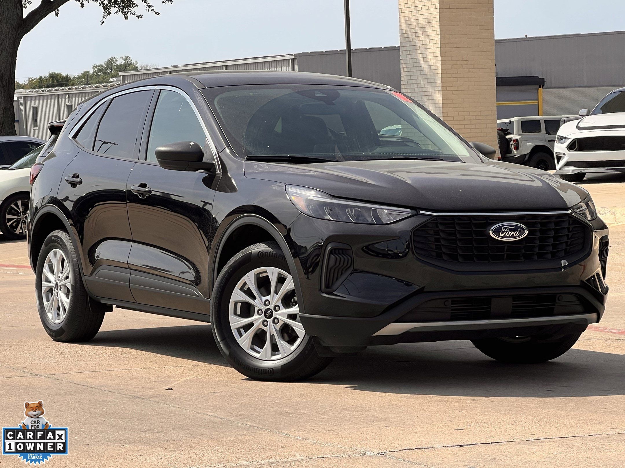 Used 2023 Ford Escape Active AWD/4WD image 2