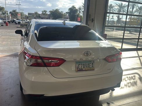 Used 2020 Toyota Camry LE image 9