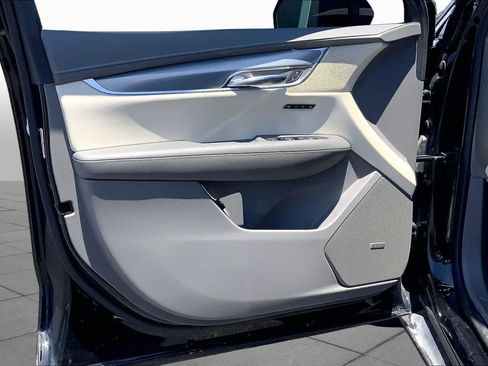 Used 2017 Cadillac XT5 Premium Luxury FWD image 22