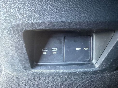 Used 2025 Volkswagen Atlas SE AWD/4WD image 19
