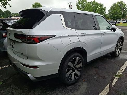 Used 2025 Mitsubishi Outlander SE FWD image 7