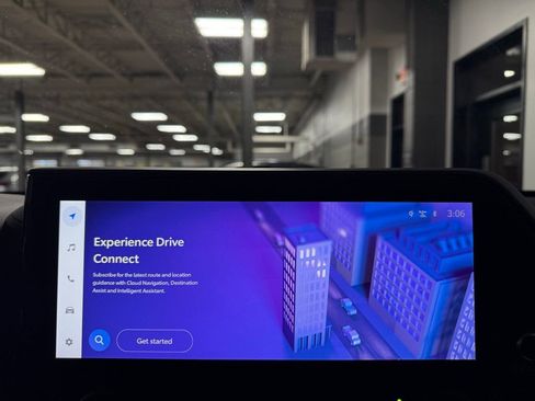 Used 2024 Toyota Highlander XLE image 12