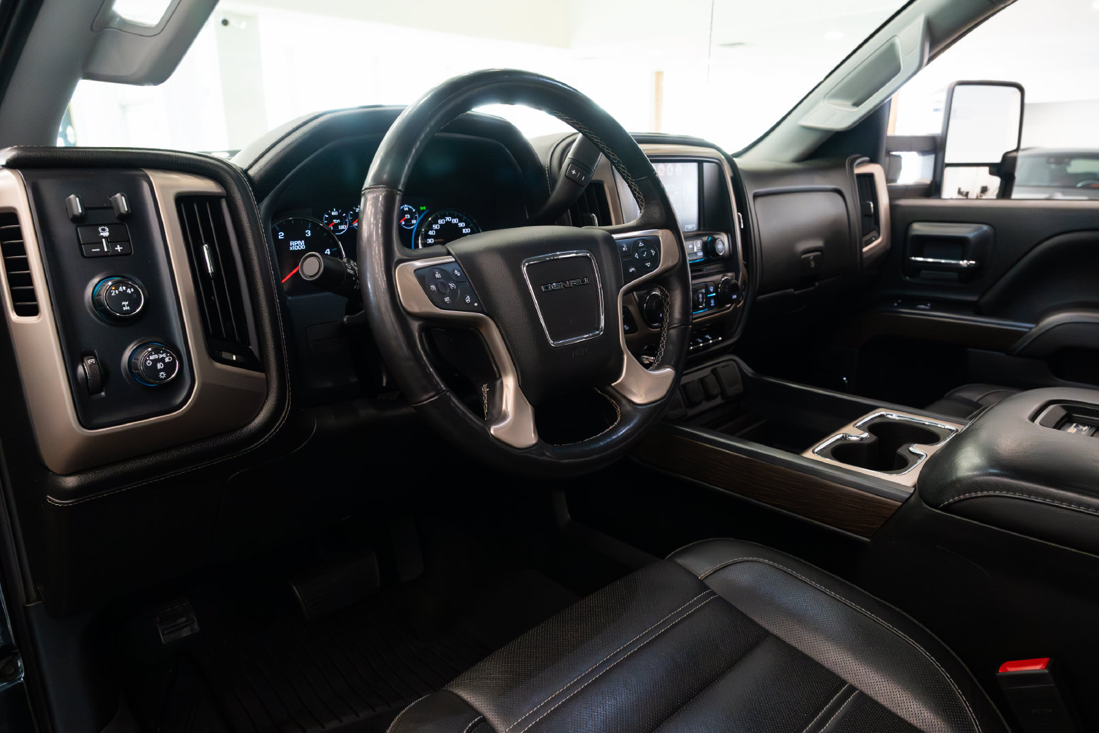 Used 2018 GMC Sierra 3500 Denali w/ Duramax Plus Package AWD/4WD image 18