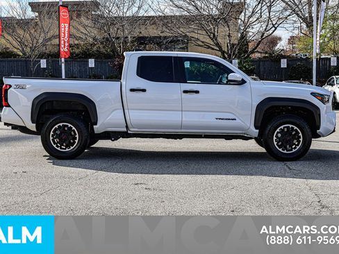Used 2024 Toyota Tacoma TRD Off-Road image 10