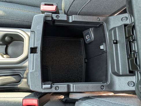 New 2025 Jeep Gladiator Sport image 32