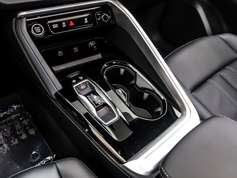 New 2025 Audi Q5 Premium image 6