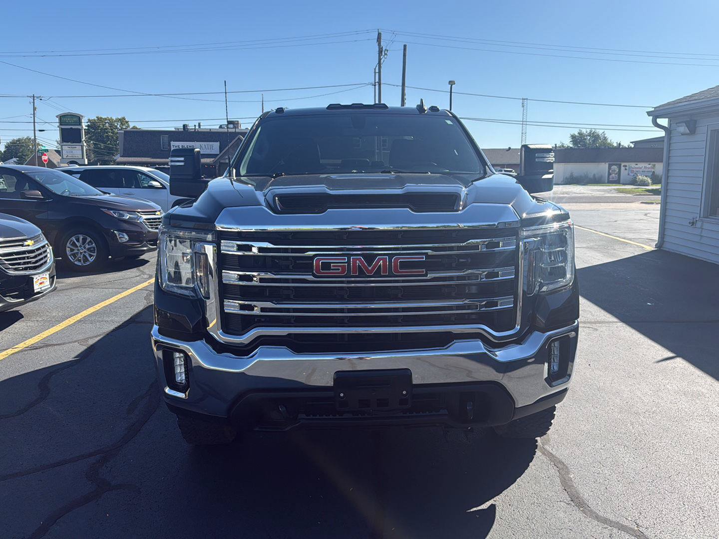 Used 2022 GMC Sierra 2500 SLE w/ SLE Value Package; AWD/4WD image 2