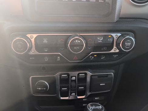Used 2018 Jeep Wrangler Unlimited Sport S AWD/4WD image 13
