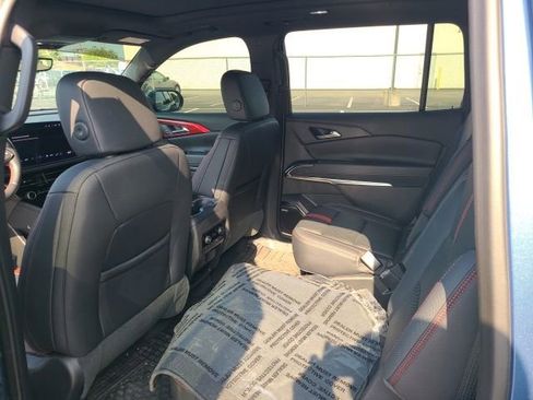 Used 2024 Chevrolet Traverse RS FWD image 11