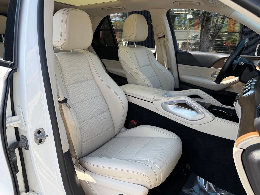 Used 2022 Mercedes-Benz GLE 450 4MATIC w/ AMG Line Exterior image 34