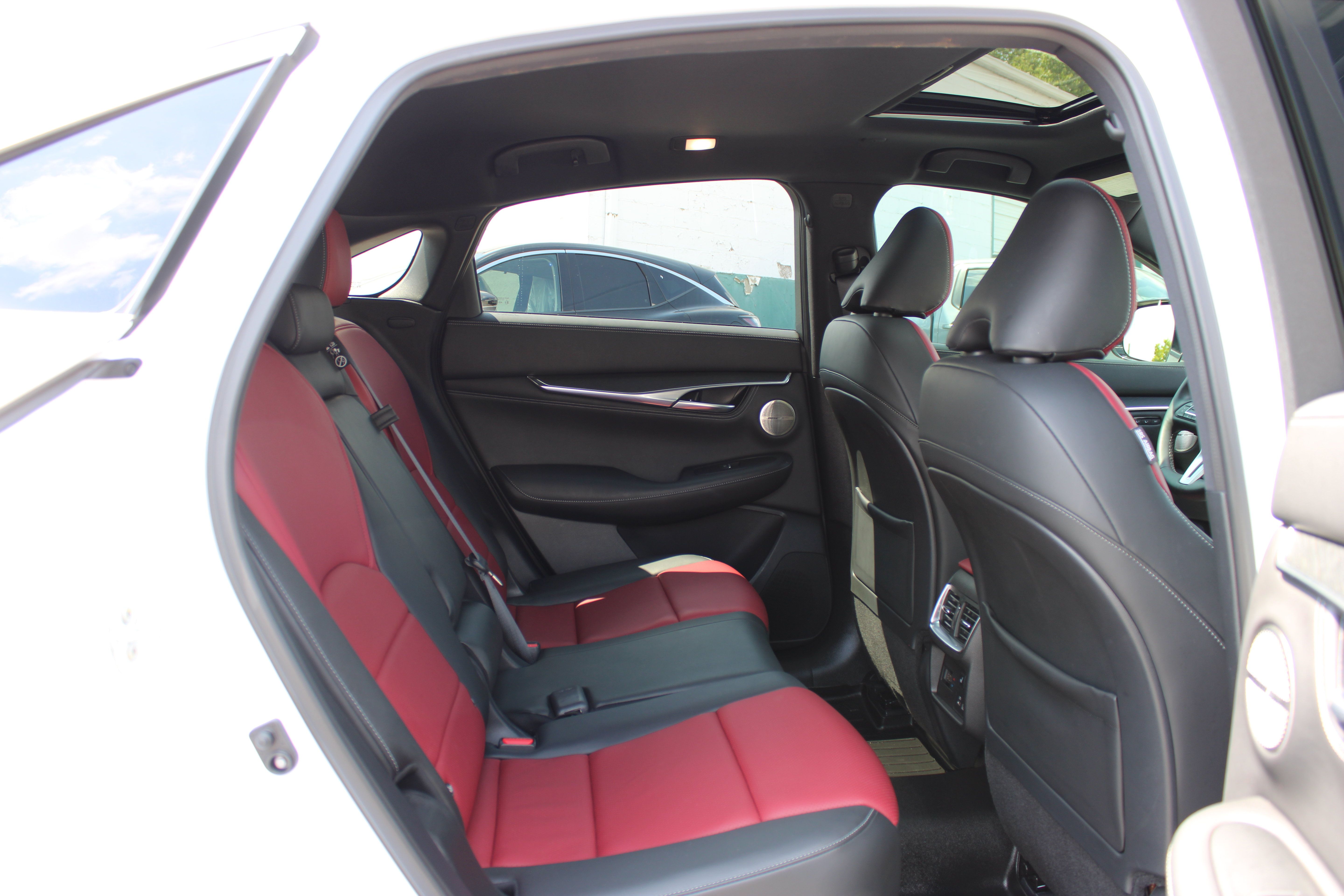 Used 2023 INFINITI QX55 Sensory w/ Lighting Package AWD/4WD image 14