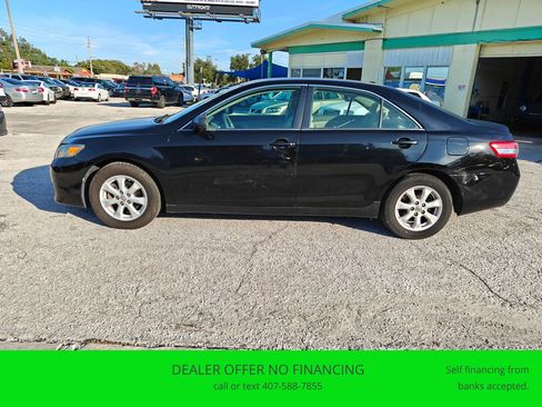 Used 2010 Toyota Camry LE image 2