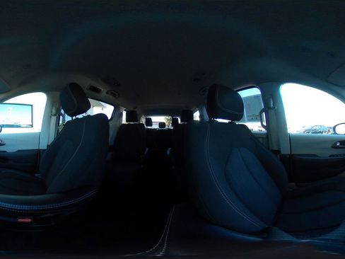 Used 2024 Chrysler Voyager LX image 44