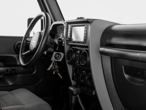 Used 2008 Jeep Wrangler Unlimited Rubicon w/ Dual Top Group AWD/4WD image 19