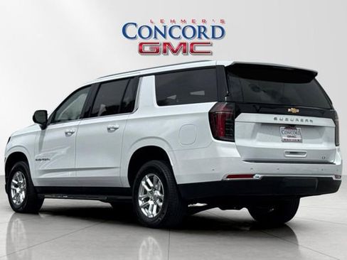 Used 2025 Chevrolet Suburban LT AWD/4WD image 6