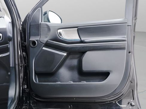 Used 2025 Ford Expedition Platinum AWD/4WD image 36